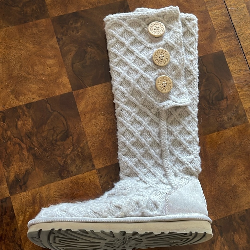 Uggs tall wool cable knit boots, comfy!